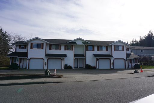 2 Bedroom, 2 Bath Townhome available minutes from Downtown Blaine!