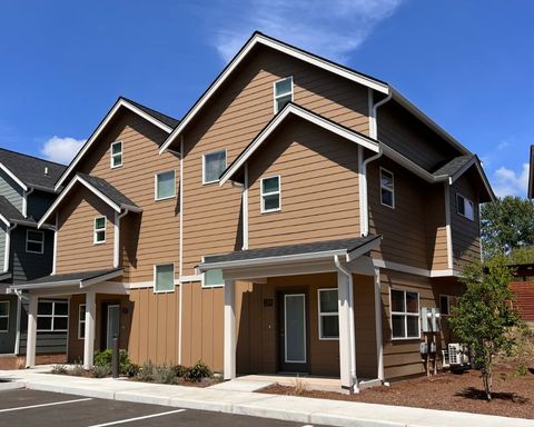 One Month Free*, Brand New Townhomes! – photo 1