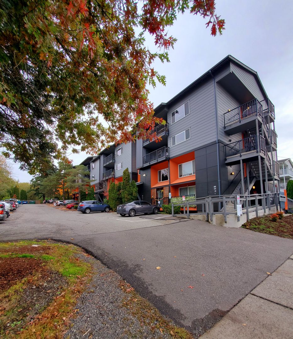 Bellingham Apartment: 2305 Douglas Avenue