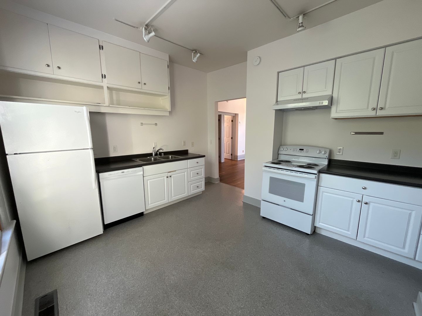 511 E. Chestnut Street 2 of 12