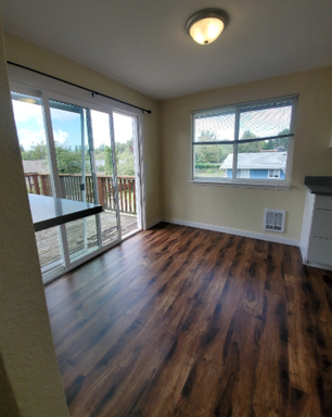 Limited-Time Offer: $25 Application Fee, Apply Today! Signed Lease Receive a $2,000 gift card to Fred Meyers! – photo 1