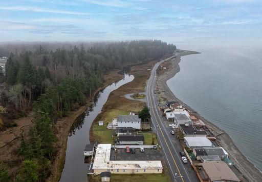 Newly Renovated-Studio Apartment, walking distance from the Birch Bay State Park!