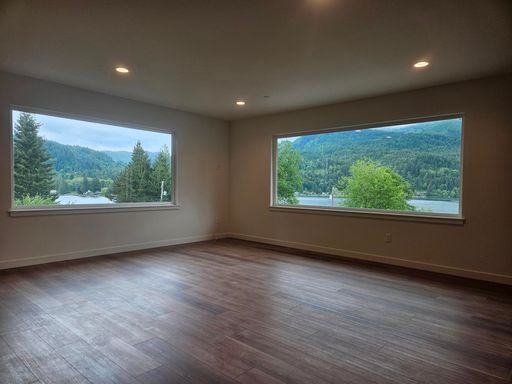 Must See! $1000 off 1st month's rent! Newly Renovated 3-Bedroom Apartment! – photo 1
