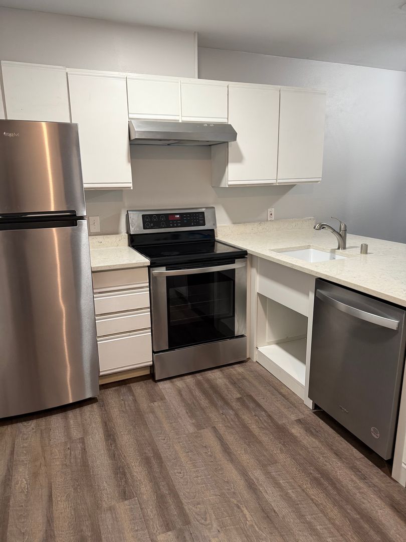 Bellingham House: 2711 W. Maplewood Ave #106