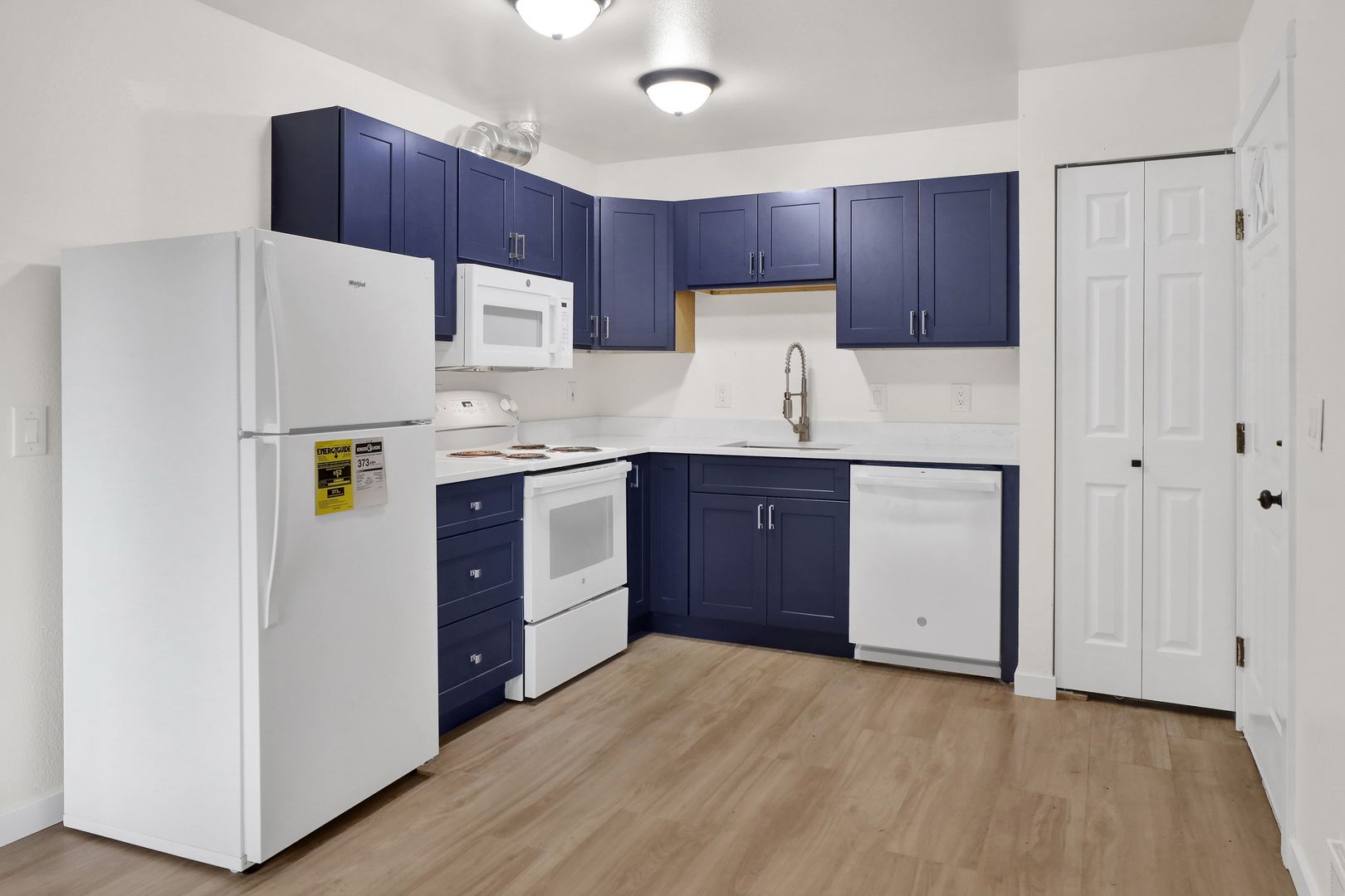 Bellingham Apartment: 1403 E Sunset Drive