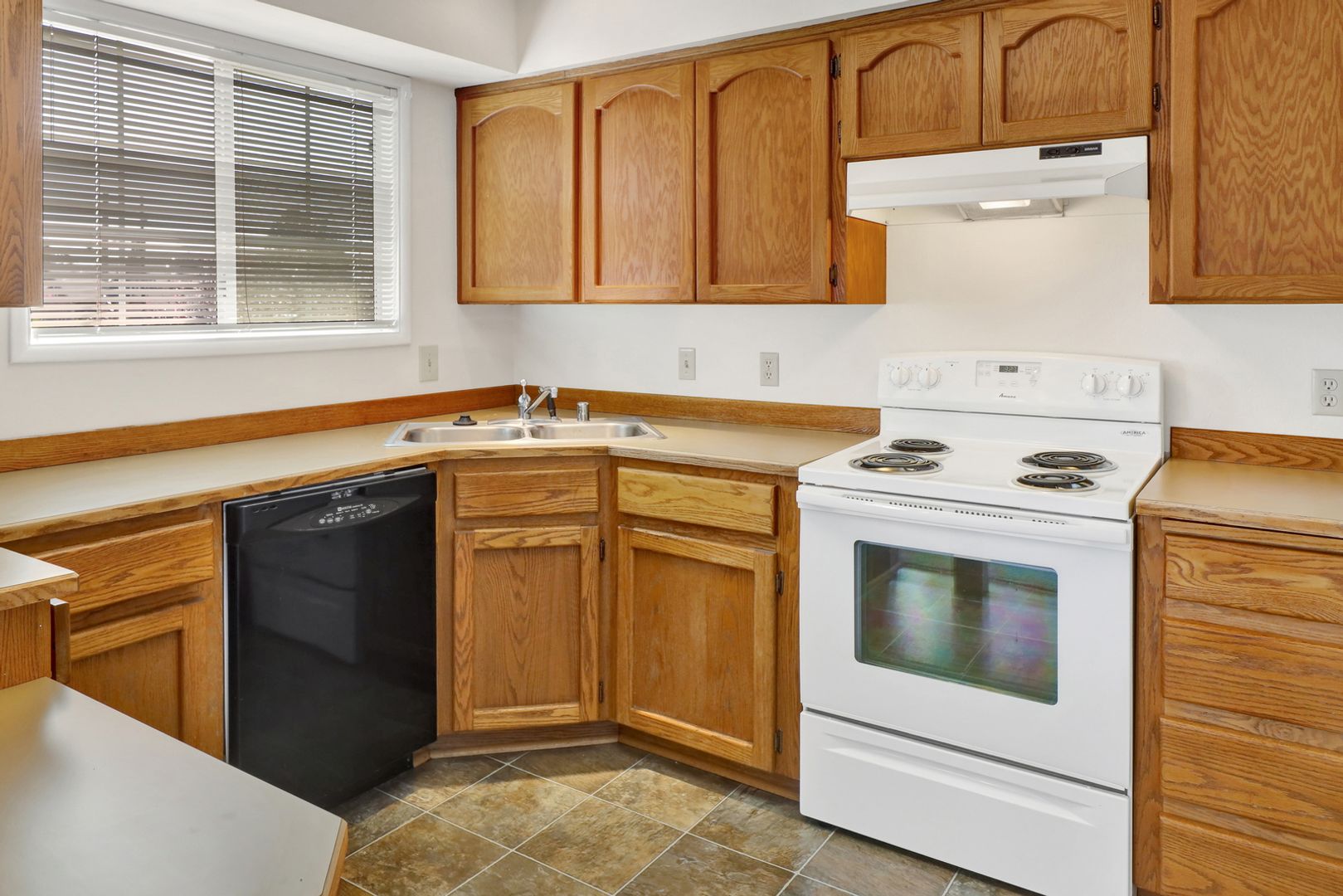 Lynden Apartment: 1301 E St. & 211 S. 14th St. & 212 S. British Columbia Ave.