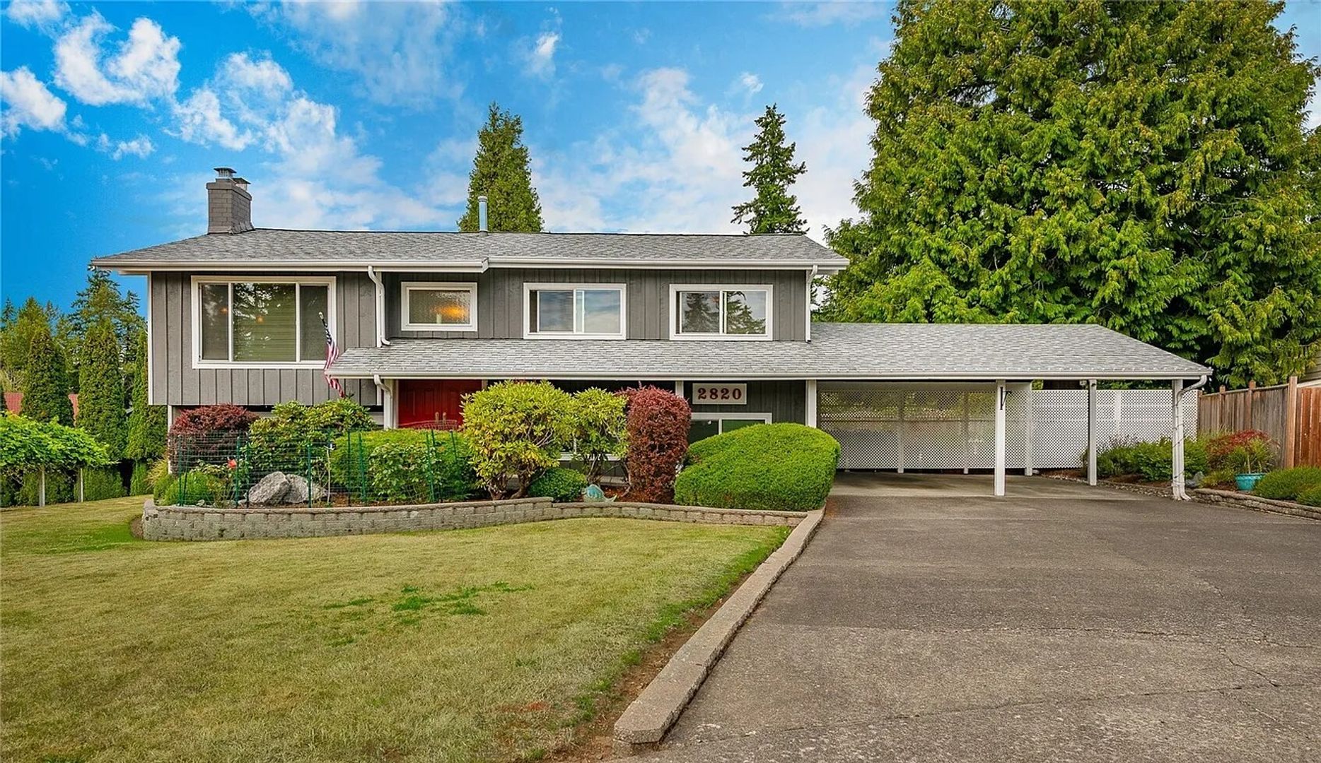 Bellingham House: 2820 E. Crestline Drive