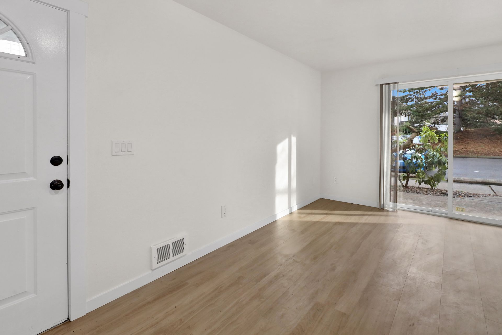Bellingham Apartment: 1401-1405 E Sunset Dr