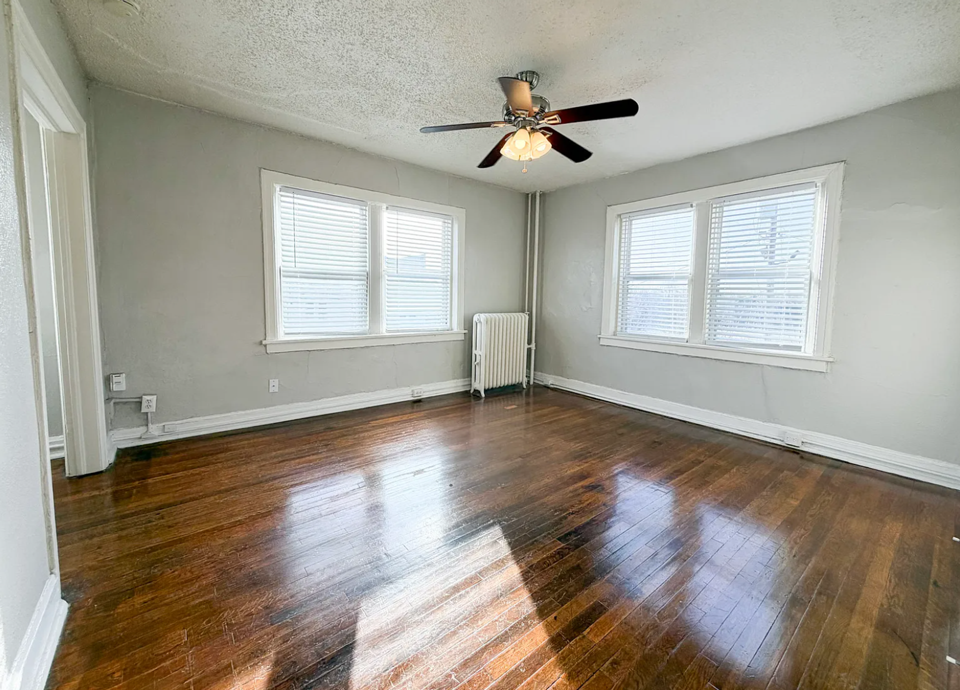 Kansas City Apartment: 109 E 40th St