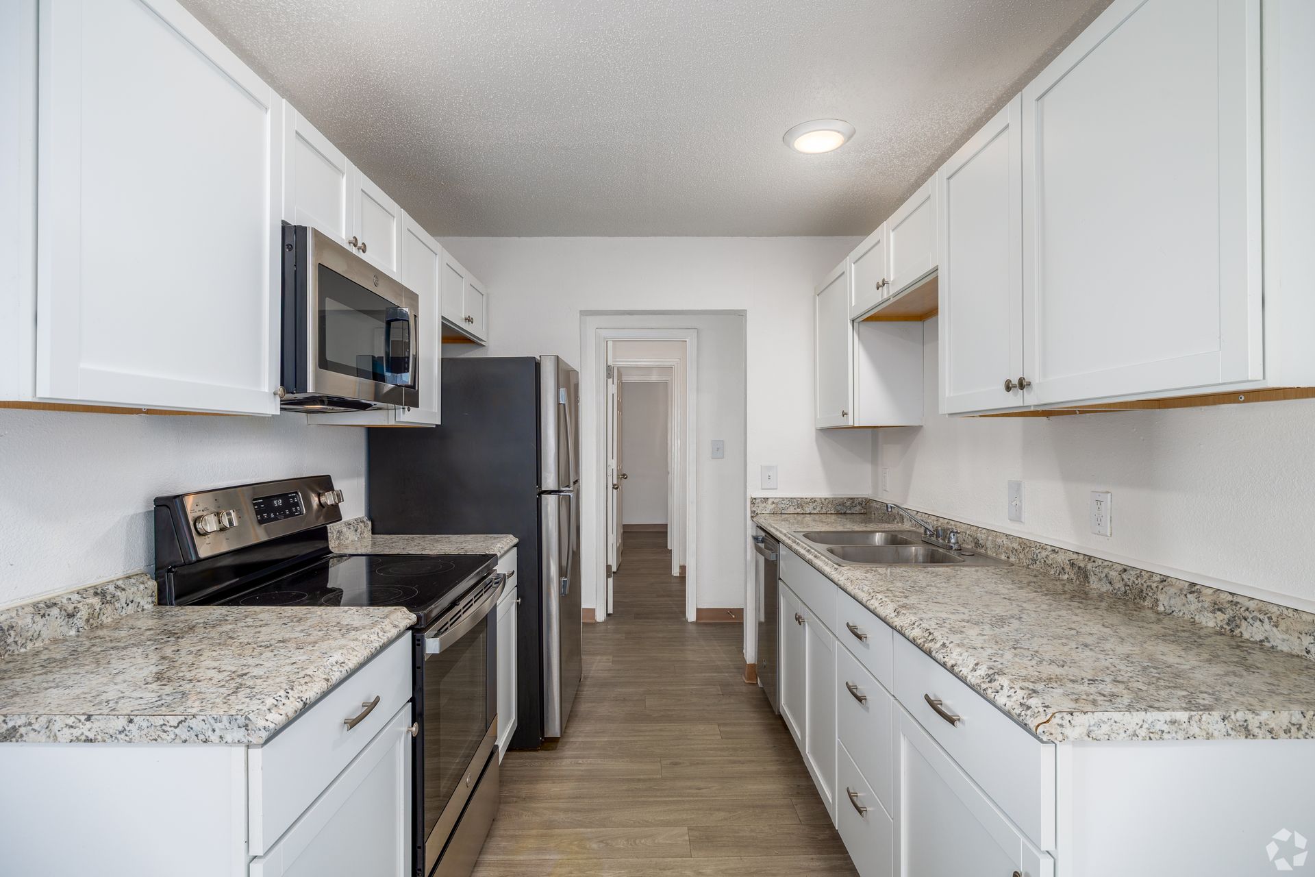Blue Springs Apartment: 1300 NW Candletree Dr