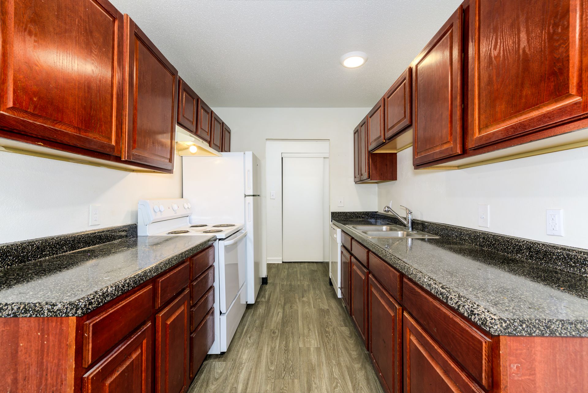 Blue Springs Apartment: 1300 NW Candletree Dr