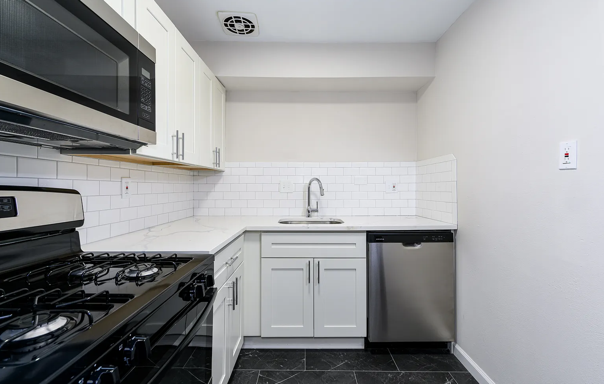 St. Louis Apartment: 2000-2004 Bellevue