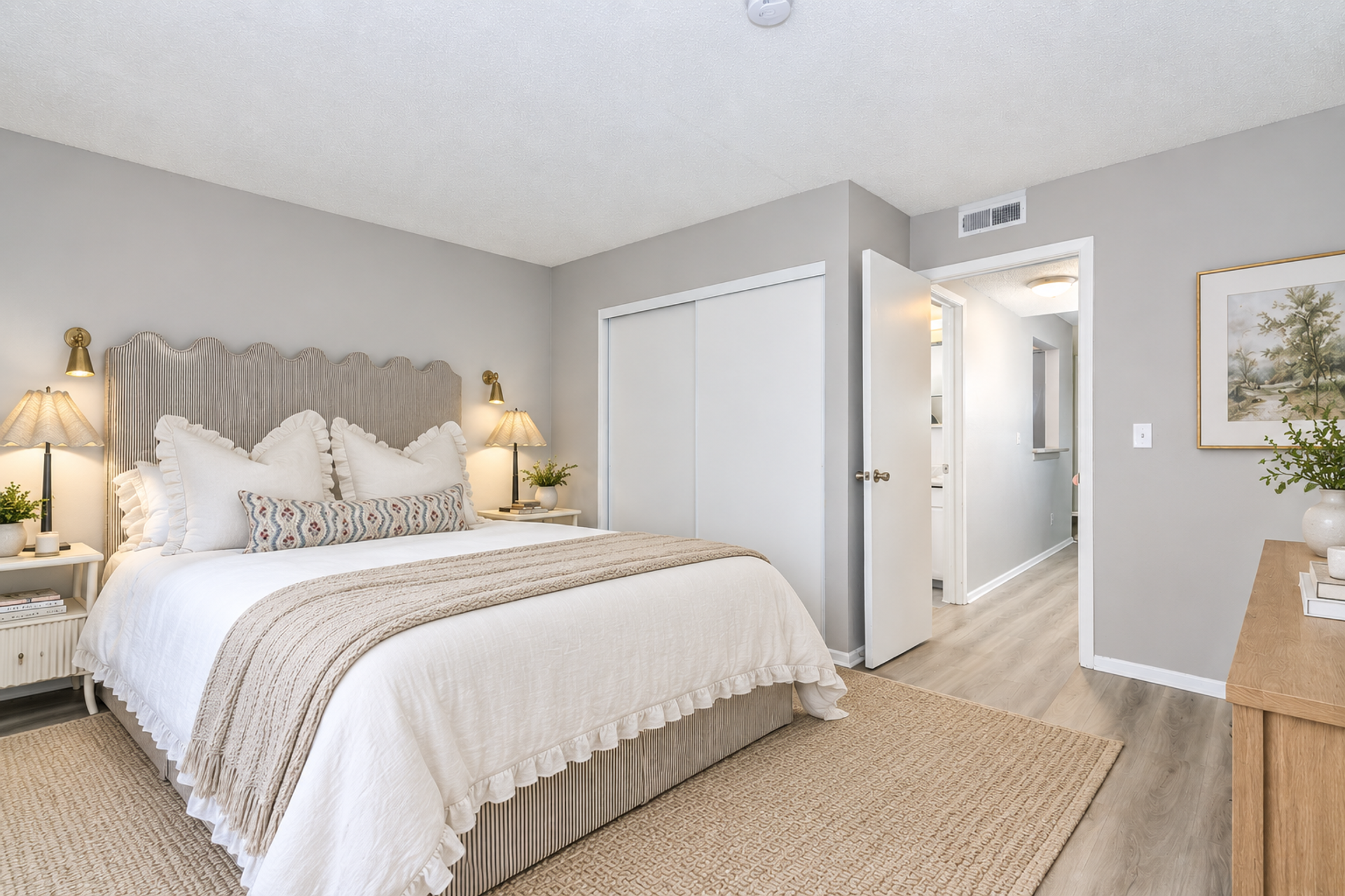 Riverside Apartment: 4424 NW Hon Drive