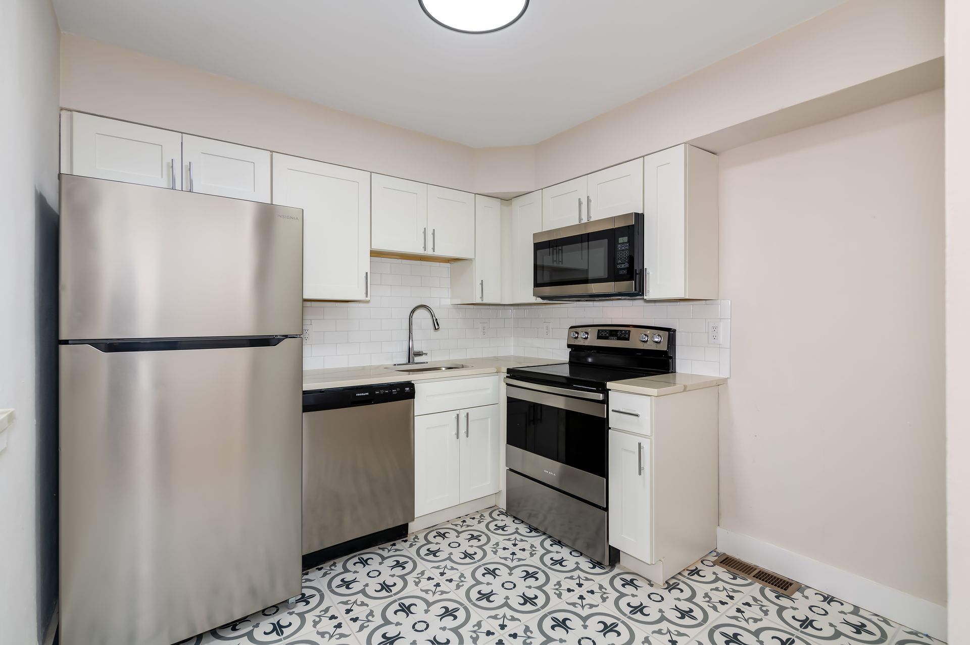 ST LOUIS Apartment: 3710 GREENWOOD