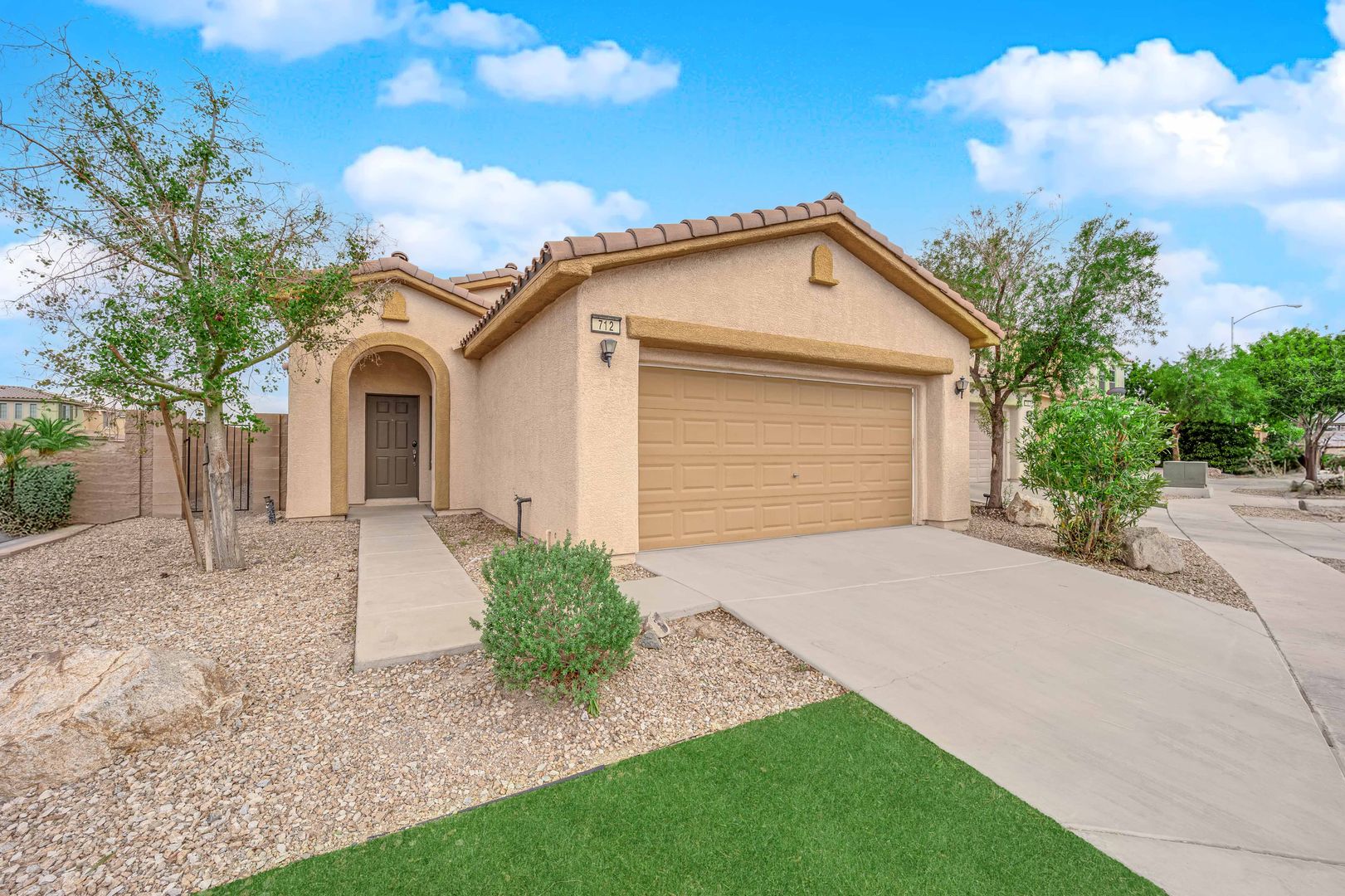 Henderson House: 712 Yew Barrow Ct