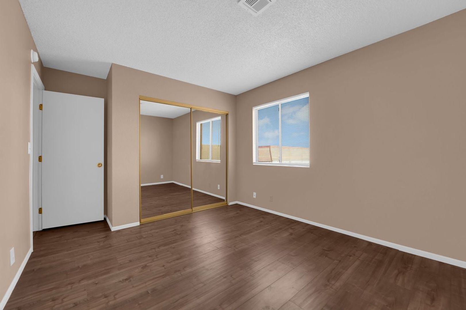 4300 N Lamont St Unit 251 3 of 8