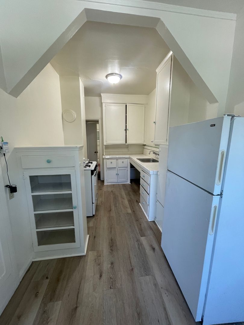 Berkeley Apartment: 2516 Piedmont Ave