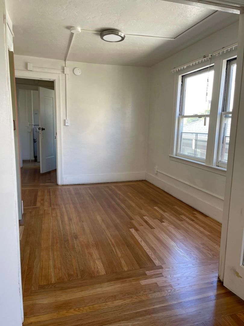 Berkeley Apartment: 2411 Durant Ave