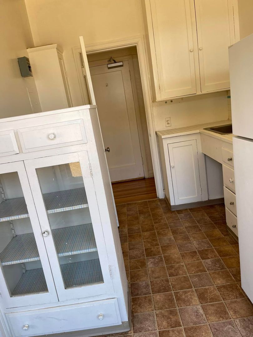 Berkeley Apartment: 1817 Oxford St