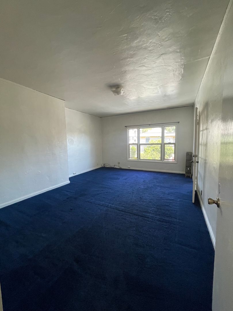 Berkeley Apartment: 2516 Piedmont Ave