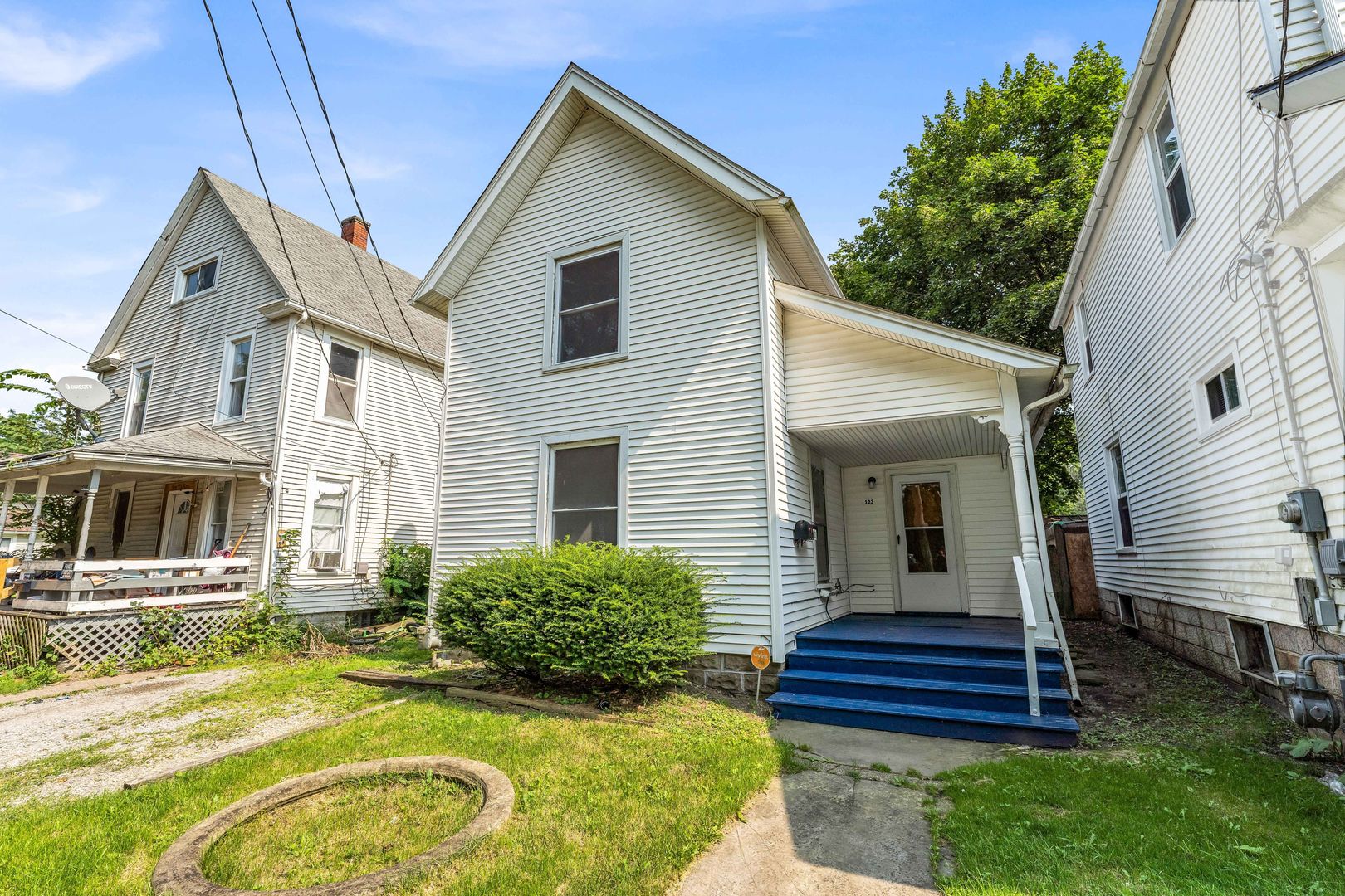 Elyria House: 123 Cascade Street