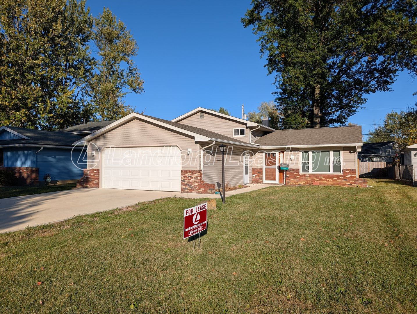 Beautiful 4-Bedroom Split-Level Home with Upgrades in Elyria