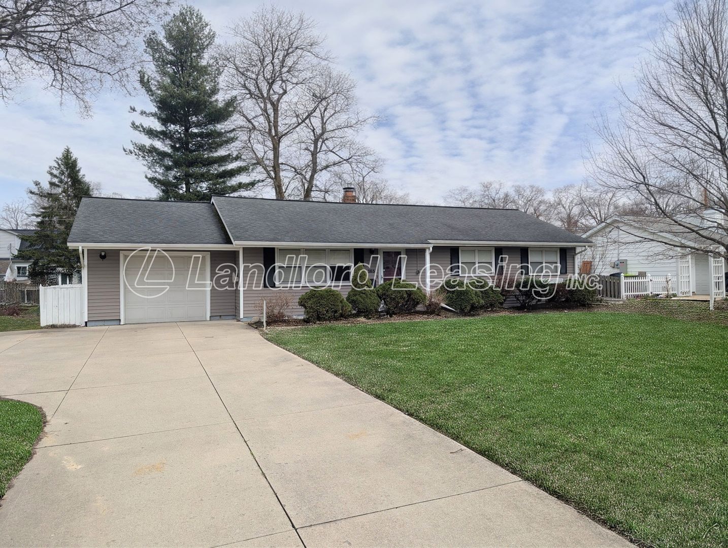 Avon Lake House: 165 Moorewood Avenue