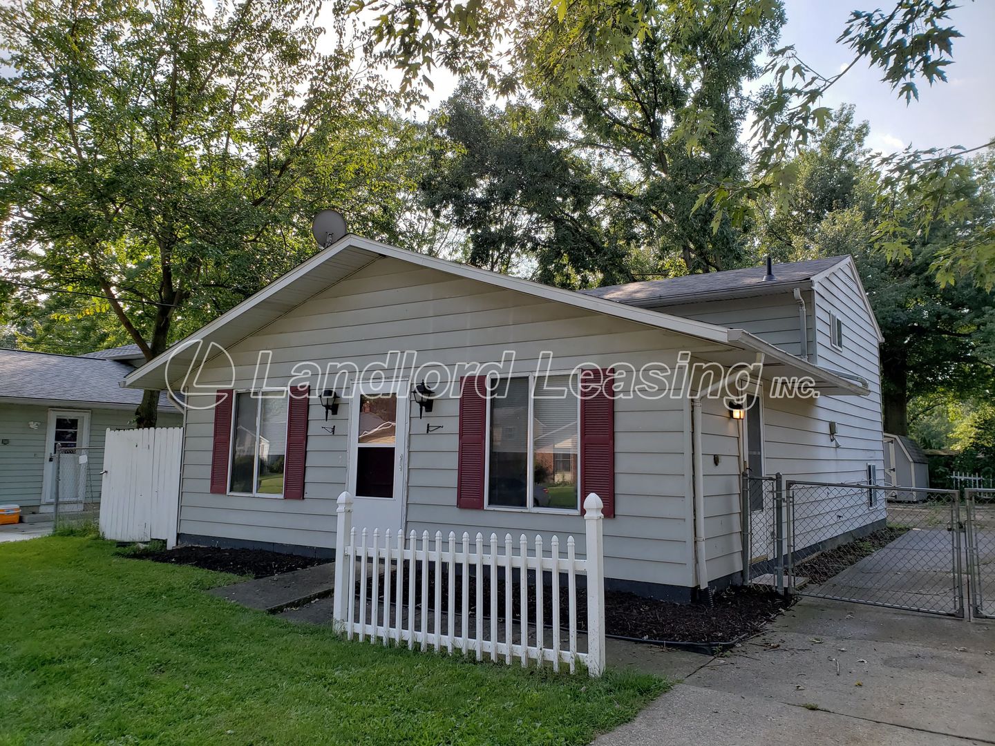 N.Ridgeville House: 6230 Rosebelle Avenue