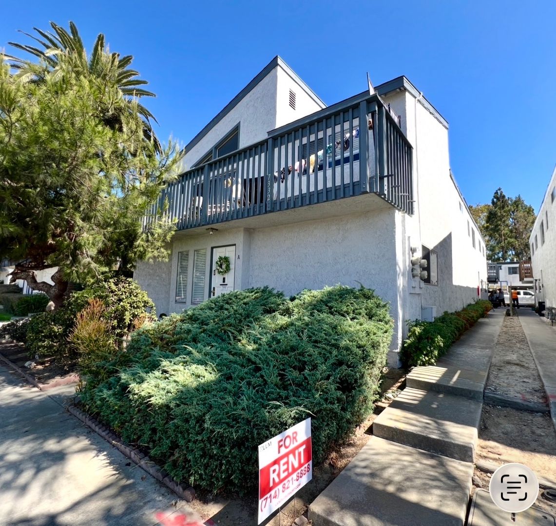 Huntington Beach Apartment: 7332 Garfield Ave