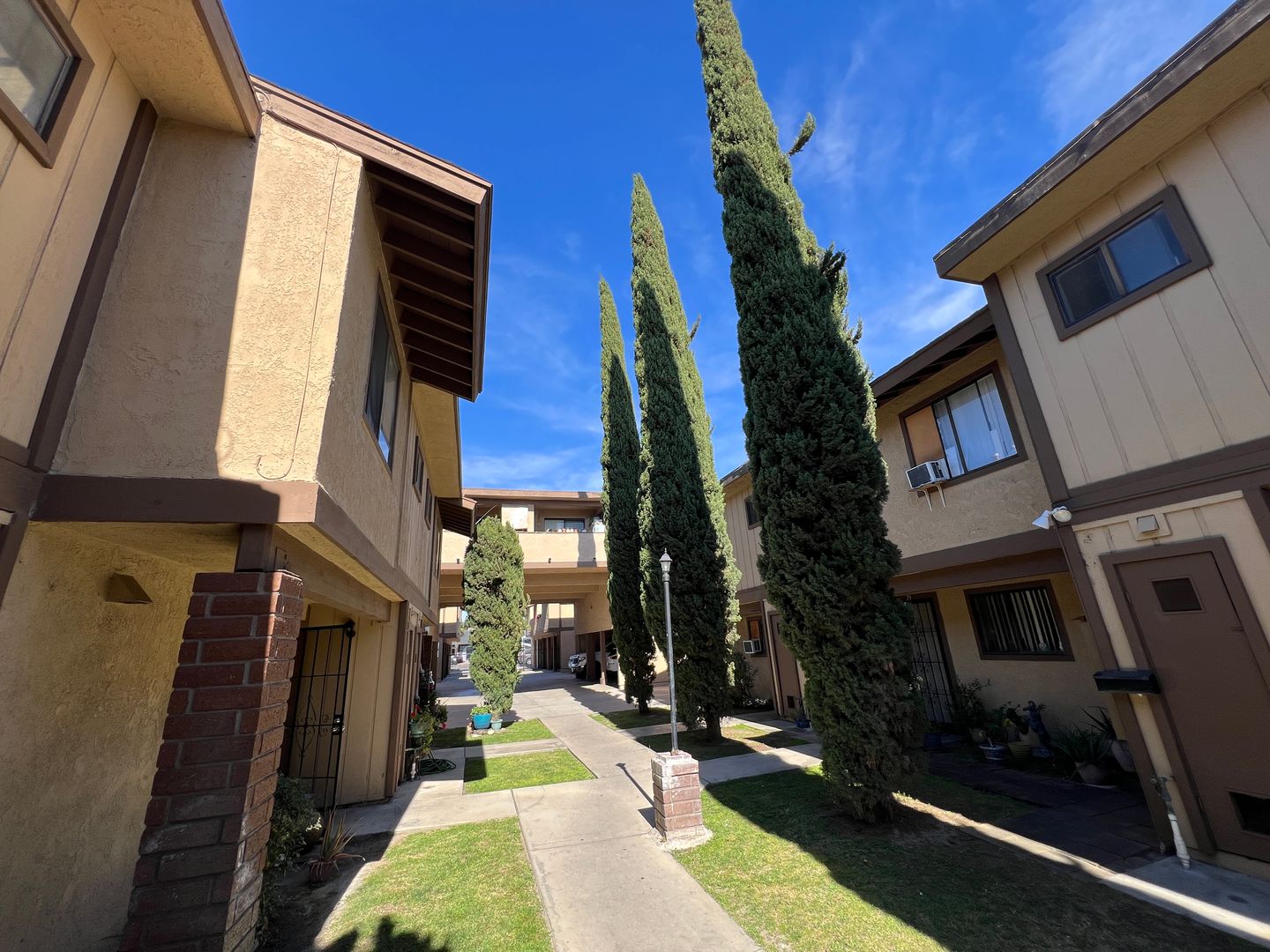 Anaheim Apartment: 119 S Magnolia Ave
