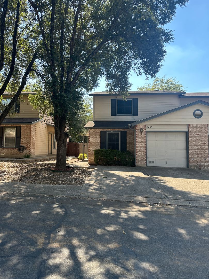 San Antonio House: 8035 Rustic Park