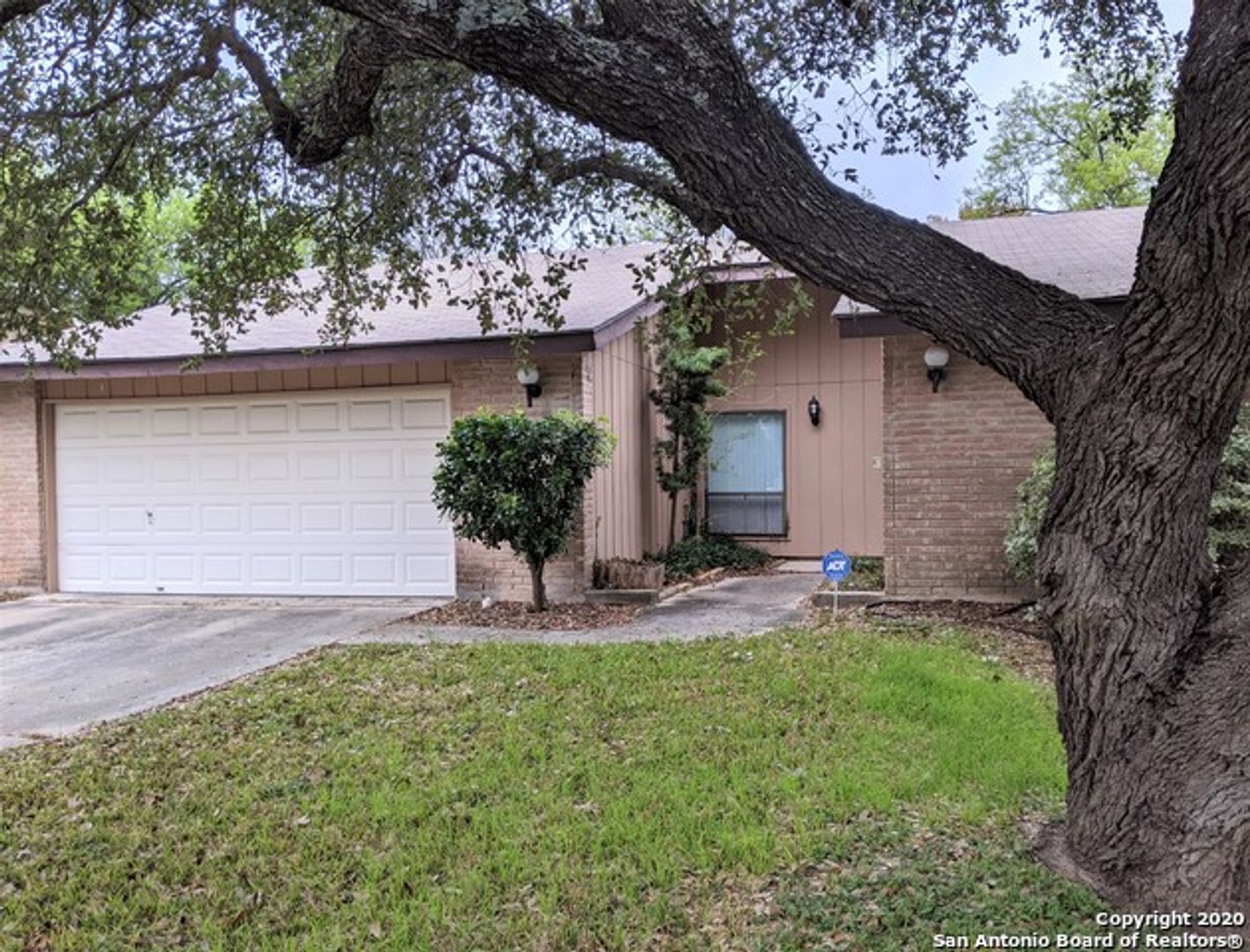Universal City House: 8335 Athenian