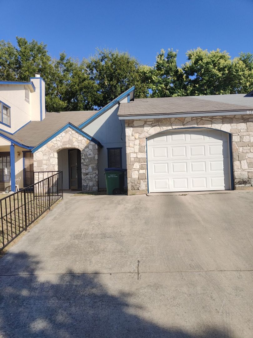 San Antonio House: 8510 Stonebridge #2