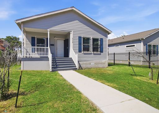 Modern 3 Bedroom Home Minutes from Downtown San Antonio – photo 1