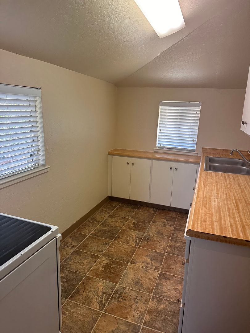 Denair Apartment: 4124 E Zeering