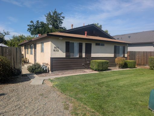 Great 2 bedroom 1 bath ready to move in