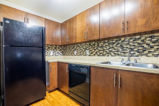$500 CREDIT SPECIAL! A1 Breakers One Bedroom Premium Unit – photo 1