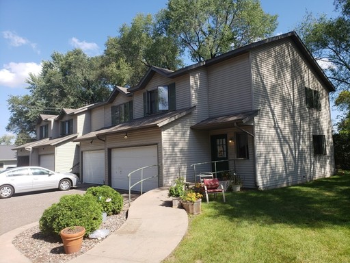 3 Bed 2 Bath Rental at 1128 Coleman St #2, Chippewa Falls, WI – photo 1