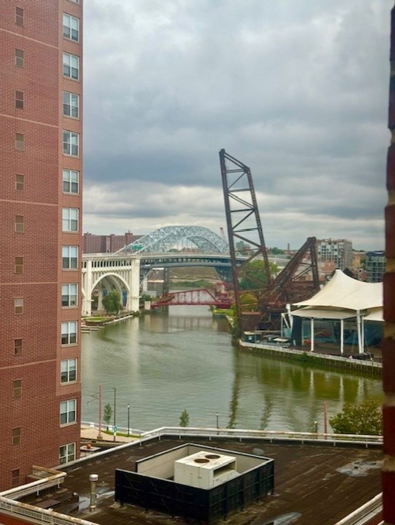 Cleveland Apartment: 1300 West Ninth Street