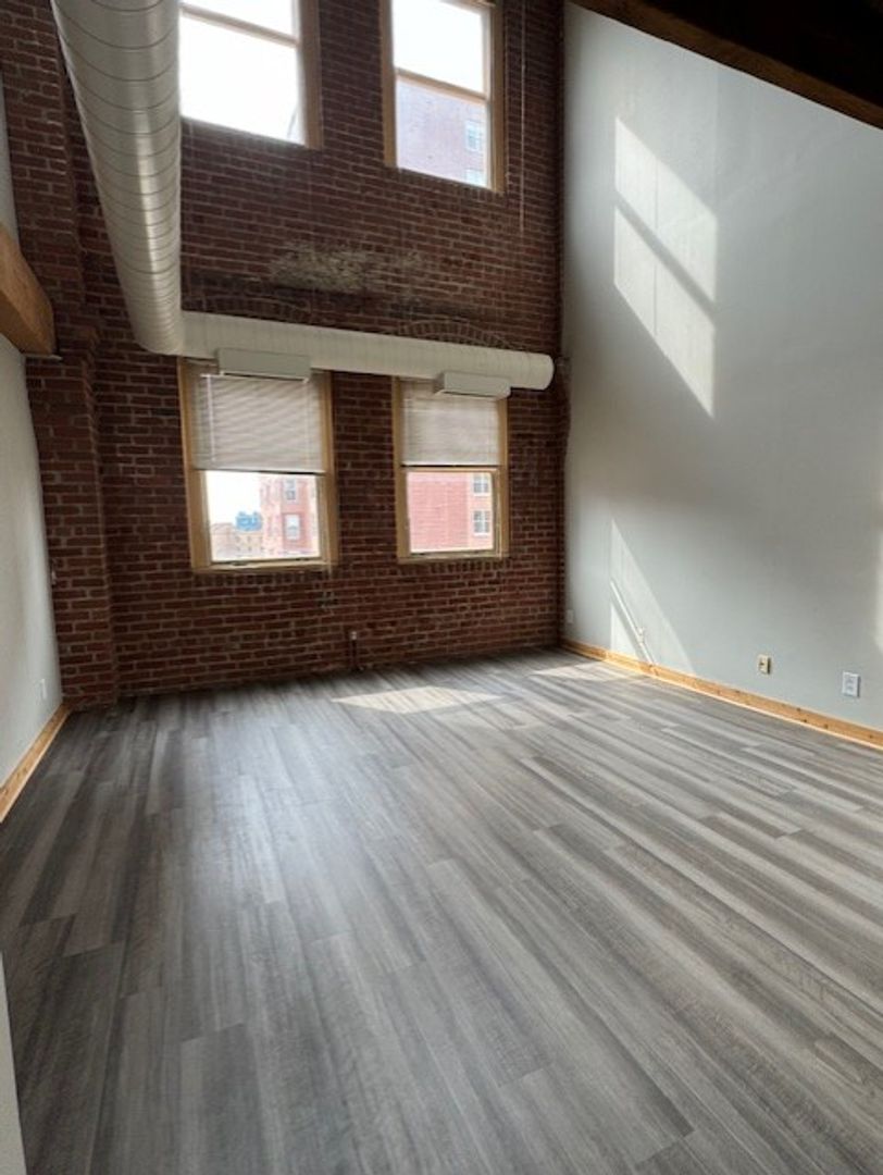 Cleveland Apartment: 1300 West Ninth Street
