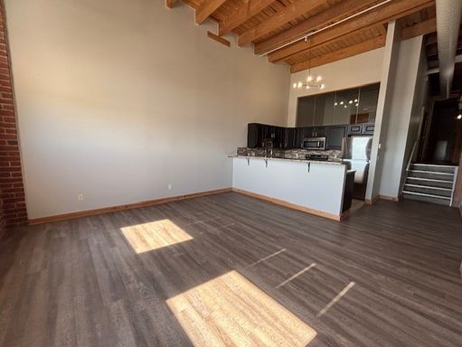 Modern Riverfront Apartment with Open Kitchen and Stunning Views – photo 1