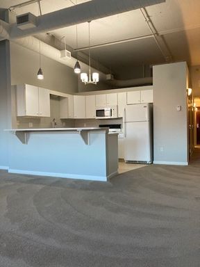 Spacious 1 Bedroom Suite for a Great Value – photo 1