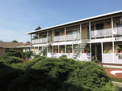 1bed/1bath Apartment, dual pane window/door, A/C, carport