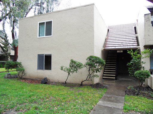 Cozy condominium in Blossom Valley. Hardwood floor, dishwasher, balcony. – photo 1