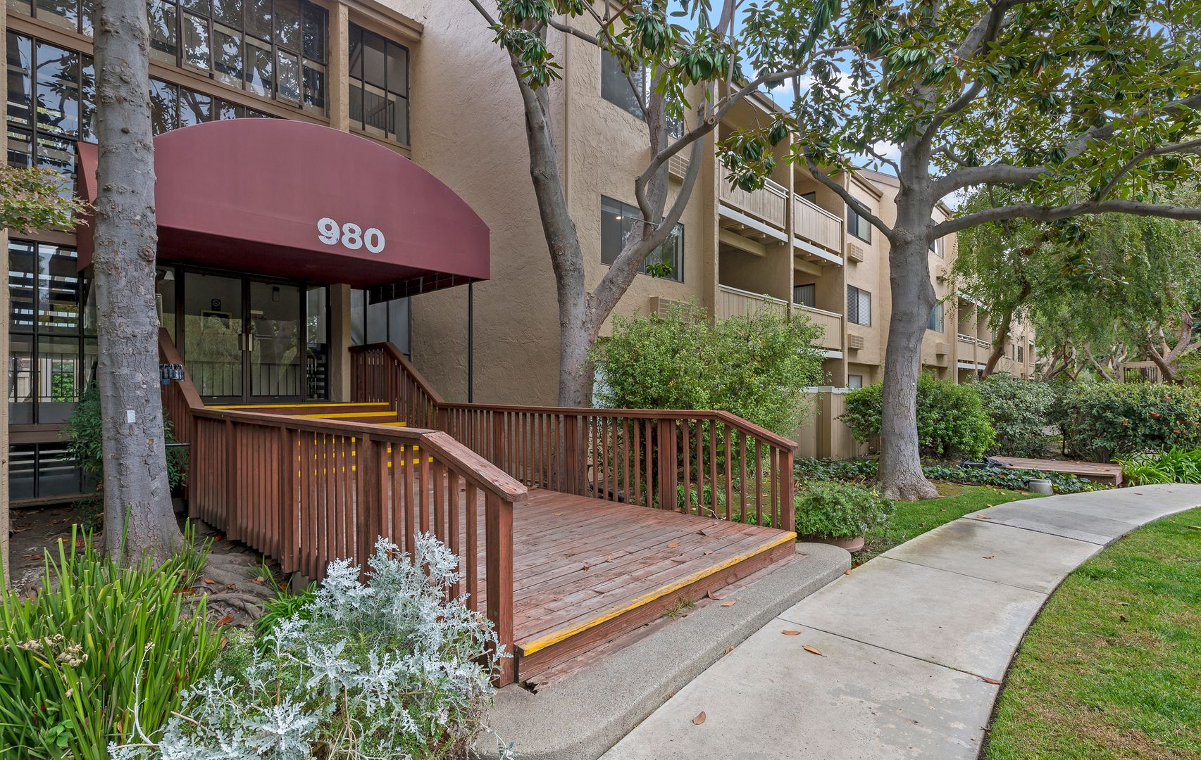 Santa Clara Condo: 980 Kiely Blvd. #109