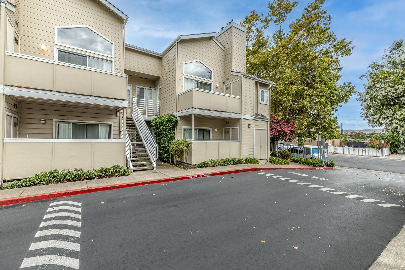 San Leandro Condo: 1430 Thrush Ave. #9