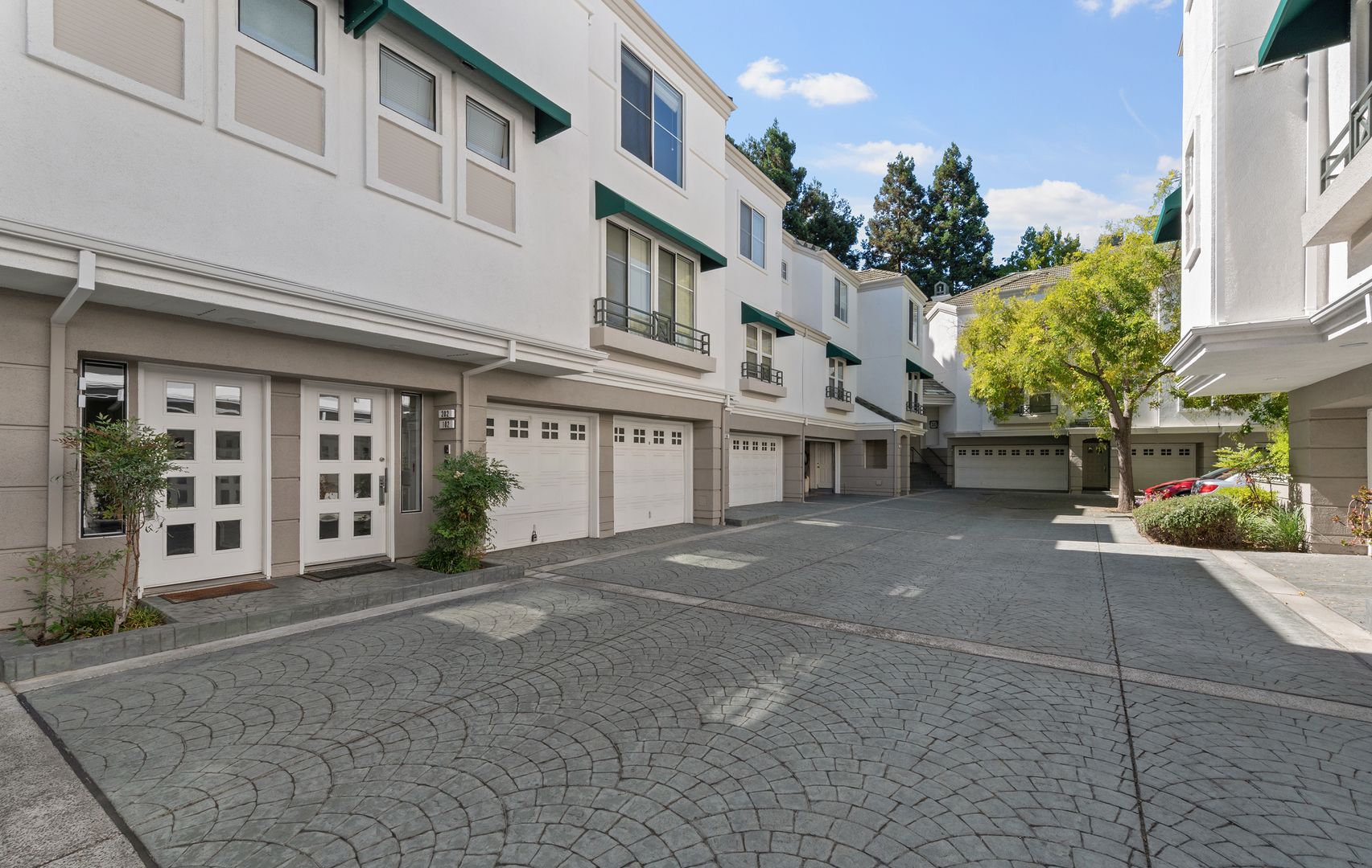 San Jose Condo: 470 Navaro Way #202