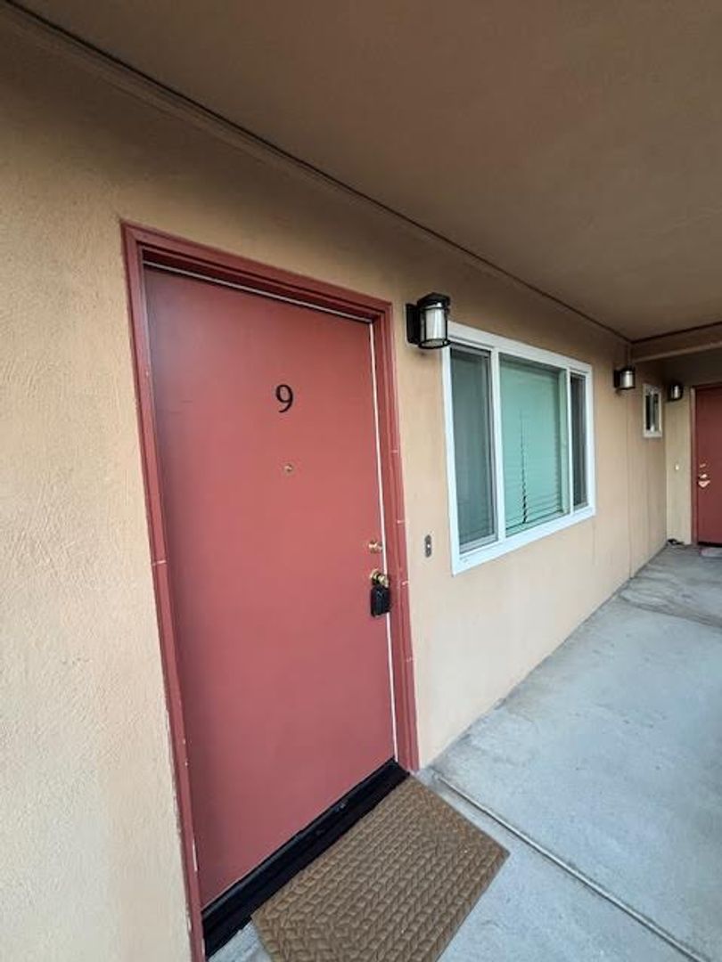 Redwood City Apartment: 1590-1596 Ebener Street