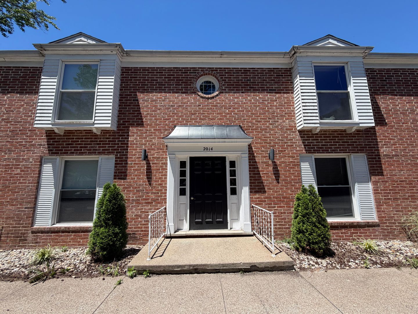Carbondale Apartment: 2014 Wood River Dr