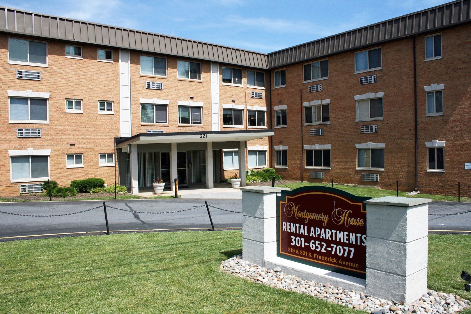 Gaithersburg Apartment: 519 South Frederick Avenue